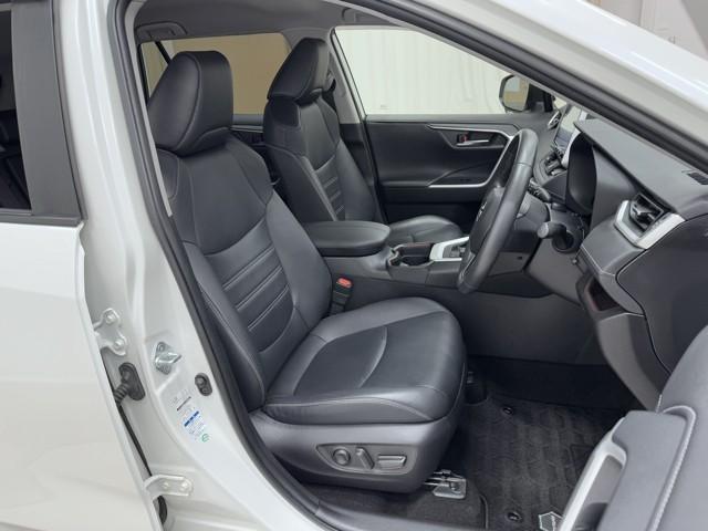 ＲＡＶ４ Ｇ　Ｚパッケージ　インテリジェントクリアランスソナー　整備記録簿　ＡＷＤ　ＬＥＤライト　アルミホイル　オートクルーズ　横滑り防止装置　バックガイドモニター　盗難防止装置　デュアルエアバッグ　メモリナビ　キーレス　ＡＢＳ（16枚目）