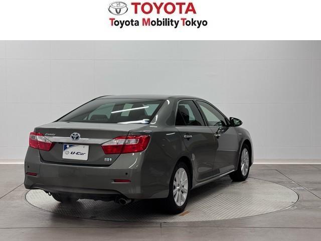 カムリ ハイブリッド　Ｇパッケージ　ドライブレコーダー　Ｂｌｕｅｔｏｏｔｈ　ナビ＆ＴＶ　ワンセグＴＶ　ＨＩＤヘッドライト　クリアランスソナー　スマートキー　ＥＴＣ　車検整備付き　純正ＳＤナビ　バックモニター　盗難防止装置　純正アルミ（5枚目）