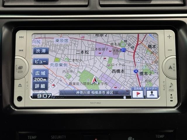 カムリ ハイブリッド　Ｇパッケージ　ドライブレコーダー　Ｂｌｕｅｔｏｏｔｈ　ナビ＆ＴＶ　ワンセグＴＶ　ＨＩＤヘッドライト　クリアランスソナー　スマートキー　ＥＴＣ　車検整備付き　純正ＳＤナビ　バックモニター　盗難防止装置　純正アルミ（8枚目）