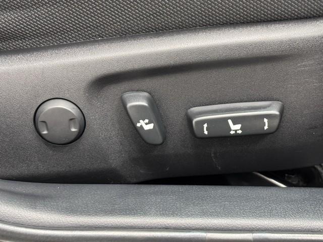 カムリ ハイブリッド　Ｇパッケージ　ドライブレコーダー　Ｂｌｕｅｔｏｏｔｈ　ナビ＆ＴＶ　ワンセグＴＶ　ＨＩＤヘッドライト　クリアランスソナー　スマートキー　ＥＴＣ　車検整備付き　純正ＳＤナビ　バックモニター　盗難防止装置　純正アルミ（17枚目）