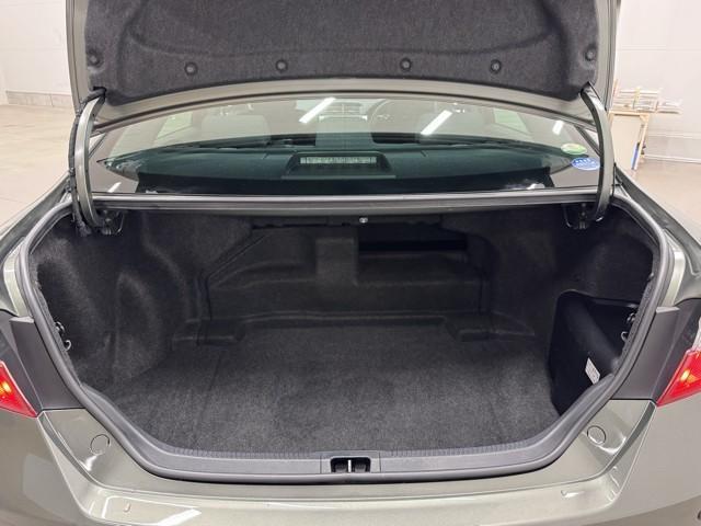 カムリ ハイブリッド　Ｇパッケージ　ドライブレコーダー　Ｂｌｕｅｔｏｏｔｈ　ナビ＆ＴＶ　ワンセグＴＶ　ＨＩＤヘッドライト　クリアランスソナー　スマートキー　ＥＴＣ　車検整備付き　純正ＳＤナビ　バックモニター　盗難防止装置　純正アルミ（19枚目）