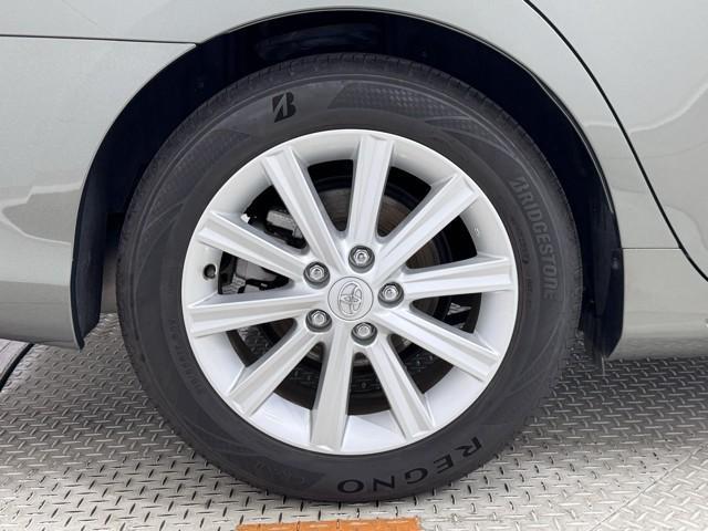 カムリ ハイブリッド　Ｇパッケージ　ドライブレコーダー　Ｂｌｕｅｔｏｏｔｈ　ナビ＆ＴＶ　ワンセグＴＶ　ＨＩＤヘッドライト　クリアランスソナー　スマートキー　ＥＴＣ　車検整備付き　純正ＳＤナビ　バックモニター　盗難防止装置　純正アルミ（21枚目）