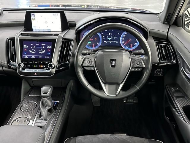 クラウンハイブリッド ＲＳアドバンス　衝突被害軽減ブレーキ　車検整備付　ドラレコ付　パノラマモニター　２．０ＥＴＣ　Ｂｌｕｅｔｏｏｔｈ対応　クルーズＣ　ＡＣ１００Ｖ　アイドリングストップ　セキュリティーアラーム　インテリキー　車線逸脱警報（7枚目）