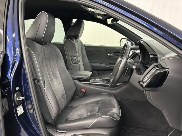 クラウンハイブリッド ＲＳアドバンス　衝突被害軽減ブレーキ　車検整備付　ドラレコ付　パノラマモニター　２．０ＥＴＣ　Ｂｌｕｅｔｏｏｔｈ対応　クルーズＣ　ＡＣ１００Ｖ　アイドリングストップ　セキュリティーアラーム　インテリキー　車線逸脱警報（19枚目）