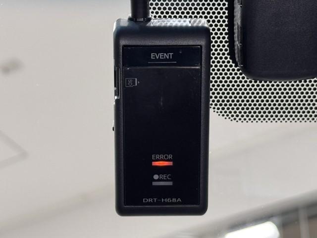 カムリ Ｇレザーパッケージ　衝突被害軽減　ＤＶＤプレーヤー　定期点検記録簿　ＬＥＤランプ　横滑り防止　本革シート　電動シート　イモビライザー　エアバッグ　キーフリー　メモリ－ナビ　オートクルーズ　ＡＢＳ　ドライブレコーダ　ＥＴＣ（10枚目）