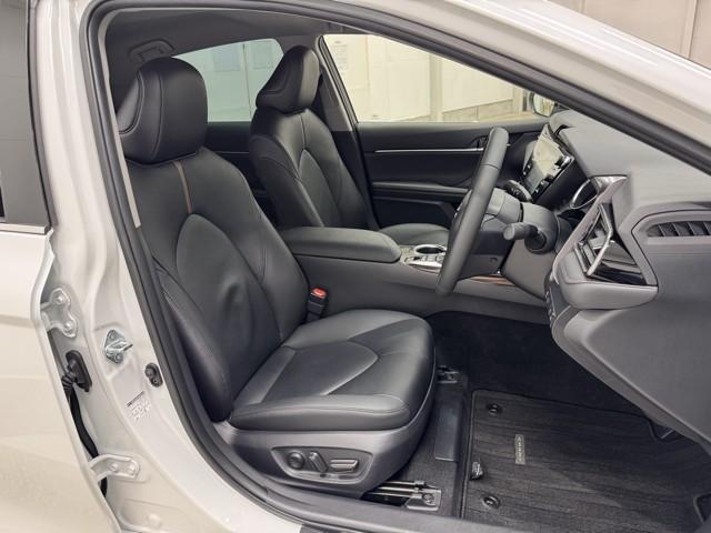 カムリ Ｇレザーパッケージ　衝突被害軽減　ＤＶＤプレーヤー　定期点検記録簿　ＬＥＤランプ　横滑り防止　本革シート　電動シート　イモビライザー　エアバッグ　キーフリー　メモリ－ナビ　オートクルーズ　ＡＢＳ　ドライブレコーダ　ＥＴＣ（18枚目）