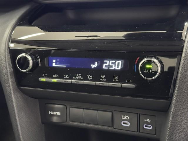 ヤリスクロス G 衝突被害軽減ブレーキ 車検整備付 レンタカー使用歴 ドライブレコーダー Bluetoothオーディオ ミュージックプレイヤー接続可 USB接続 ETC装備 レーンキープ スマートエントリー ABS(10枚目)