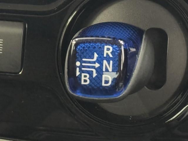 プリウス S 衝突被害軽減ブレーキ 100V ソナー 車線逸脱 取説記録簿 Bluetoothオーディオ USB オートLED アイスト ESC スマートキ- メモリーナビゲーション ETC車載器 ドライブレコーダ(15枚目)