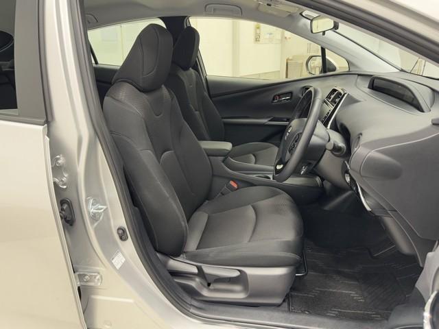 プリウス S 衝突被害軽減ブレーキ 100V ソナー 車線逸脱 取説記録簿 Bluetoothオーディオ USB オートLED アイスト ESC スマートキ- メモリーナビゲーション ETC車載器 ドライブレコーダ(17枚目)