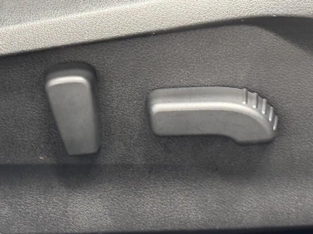 ＸＶ ２．０ｉ－Ｓ　アイサイト　衝突被害軽減ブレーキ　４ＷＤ　ナビＴＶ　Ｂカメラ　記録簿付き　クルコン　１オーナー　ＥＴＣ車載器　電動パワーシート　ＤＶＤ再生　ミュージックプレイヤー接続可　横滑り防止機能　ＬＥＤヘッドランプ　ＡＢＳ（18枚目）