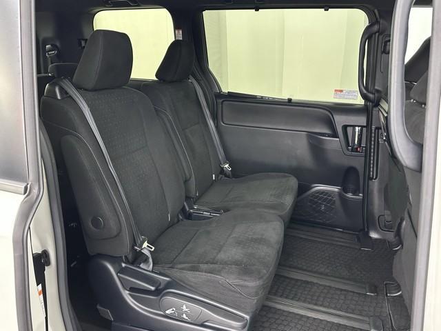 ノア Ｇ　衝突被害軽減ブレーキ　車検整備付　後席モニター　４ＷＤ　両側パワースライドドア　前後ドライブレコーダー　アイドリングストップ　Ｂｌｕｅｔｏｏｔｈ音楽　クルーズコントロール　３列シート　ＬＥＤライト（21枚目）