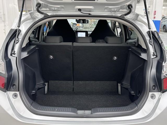 アクア X 踏み間違い防止 100V イモビ ナビ&TV ドライブレコーダー フルセグ 点検記録簿 LEDヘッドライト スマートキー 横滑り防止機能 キーレスエントリー アルミホイール オートクルーズ ETC(22枚目)