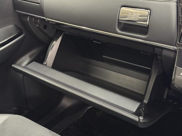 プリウスアルファ Ｓツーリングセレクション・ＧＲスポーツ　トヨタ認定中古車　車検整備付　Ｂｌｕｅｔｏｏｔｈ　ＥＴＣ車載器　ＨＤＭＩ　アイドリングストップ　メモリーナビ　スートキー　アルパイン製ナビ　地デジ　ＬＥＤヘッドライト　横滑り防止機能　ＵＳＢ（13枚目）