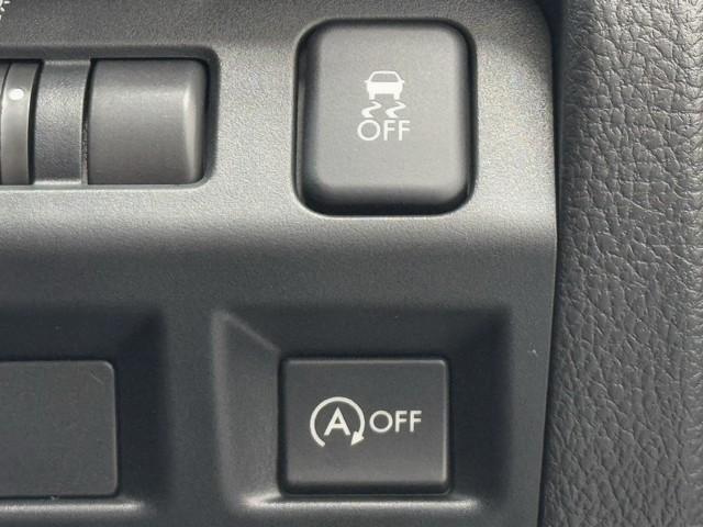 インプレッサスポーツ ２．０ｉ－Ｓアイサイト　２．０ｉ－Ｓアイサイト　運転支援機能　Ｂｌｕｅｔｏｏｔｈ　パナソニック製ナビ　フルセグＴＶ　ＨＩＤライト　スマートキー　レーダークルーズ　純正１７インチアルミ　４ＷＤ　５人乗り　オートエアコン（16枚目）