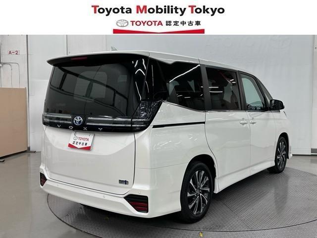 ヴォクシー ハイブリッドＳ－Ｚ　トヨタ認定中古車　運転支援機能　ＤＶＤ再生機能　インテリキー　横滑防止装置　地デジＴＶ　レンタカー使用歴　フルオートエアコン　リアカメラ　ＡＣ１００Ｖ　ＡＢＳ　１００Ｖ充電　ナビＴＶ　スマートー（5枚目）