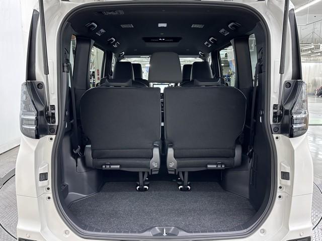 ヴォクシー ハイブリッドＳ－Ｚ　トヨタ認定中古車　運転支援機能　ＤＶＤ再生機能　インテリキー　横滑防止装置　地デジＴＶ　レンタカー使用歴　フルオートエアコン　リアカメラ　ＡＣ１００Ｖ　ＡＢＳ　１００Ｖ充電　ナビＴＶ　スマートー（21枚目）