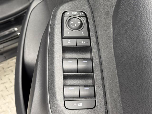 ヤリスクロス Ｇ　トヨタ認定中古車　運転支援機能　衝突被害軽減ブレーキ　車検整備付　レンタカー使用歴　ドライブレコーダー　Ｂｌｕｅｔｏｏｔｈ　ミュージックプレイヤー接続可　ＵＳＢ接続　ＥＴＣ装備　ディスプレイオーディオ（13枚目）