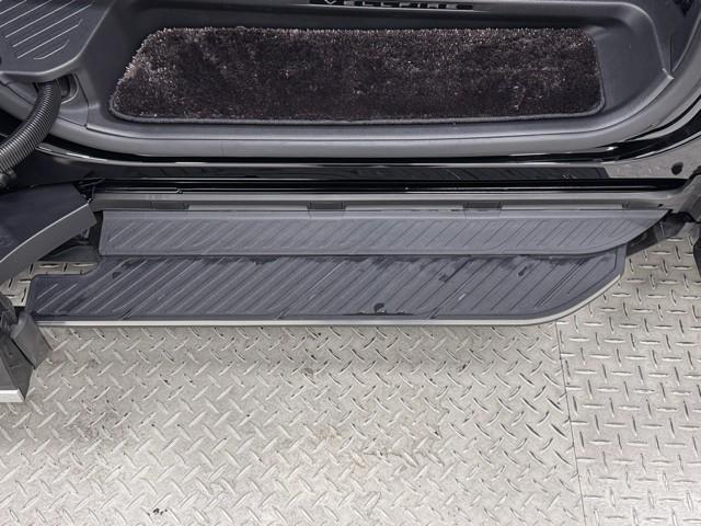 ヴェルファイアハイブリッド エグゼクティブラウンジ　トヨタ認定中古車　衝突被害軽減ブレーキ　４ＷＤ　ムーンルーフ　本革シート　ＥＴＣ２．０　パワーバックドア　両側パワースライドドア　クリアランスソナー　メモリーナビ　全周囲カメラ　ＬＥＤヘッドランプ（22枚目）