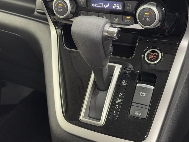 セレナ ハイウェイスター　Ｖセレクション　衝突被害軽減ブレーキ　全周カメラ　両側パワースライドドア　３列シート　ＥＴＣ　Ｉ－ＳＴＯＰ　ドライブレコーダー　ＬＥＤヘッドライト　オートクルーズコントロール　盗難防止システム　ウォークスルー（9枚目）