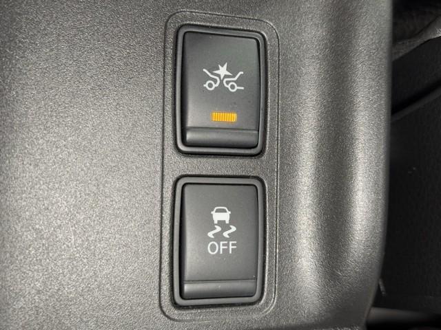 セレナ ハイウェイスター　Ｖセレクション　衝突被害軽減ブレーキ　全周カメラ　両側パワースライドドア　３列シート　ＥＴＣ　Ｉ－ＳＴＯＰ　ドライブレコーダー　ＬＥＤヘッドライト　オートクルーズコントロール　盗難防止システム　ウォークスルー（10枚目）