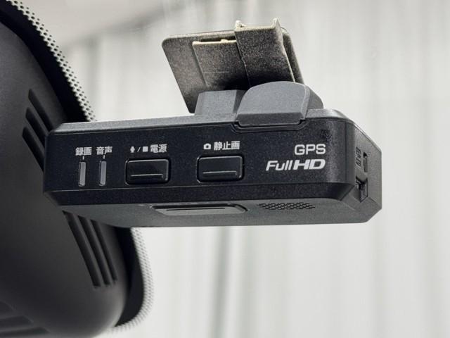 セレナ ハイウェイスター　Ｖセレクション　衝突被害軽減ブレーキ　全周カメラ　両側パワースライドドア　３列シート　ＥＴＣ　Ｉ－ＳＴＯＰ　ドライブレコーダー　ＬＥＤヘッドライト　オートクルーズコントロール　盗難防止システム　ウォークスルー（11枚目）