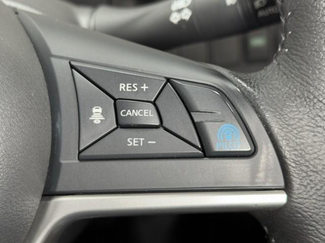 セレナ ハイウェイスター　Ｖセレクション　衝突被害軽減ブレーキ　全周カメラ　両側パワースライドドア　３列シート　ＥＴＣ　Ｉ－ＳＴＯＰ　ドライブレコーダー　ＬＥＤヘッドライト　オートクルーズコントロール　盗難防止システム　ウォークスルー（12枚目）