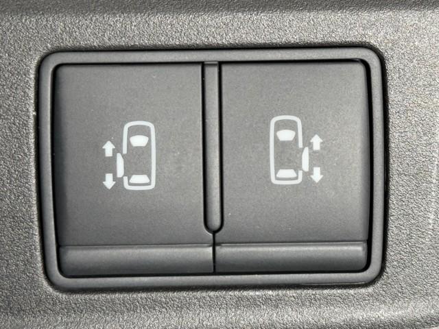 セレナ ハイウェイスター　Ｖセレクション　衝突被害軽減ブレーキ　全周カメラ　両側パワースライドドア　３列シート　ＥＴＣ　Ｉ－ＳＴＯＰ　ドライブレコーダー　ＬＥＤヘッドライト　オートクルーズコントロール　盗難防止システム　ウォークスルー（13枚目）