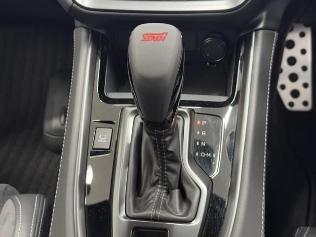 レヴォーグ ＳＴＩ　ＳＰＯＲＴ　衝突被害軽減ブレーキ　ドライブレコーダー　パワーバックドア　ＥＴＣ２．０　シートヒーター　Ｂｌｕｅｔｏｏｔｈオーディオ　ＵＳＢ接続　ＳＤナビ　バックモニター　パワーシート　１９インチアルミホイール（10枚目）