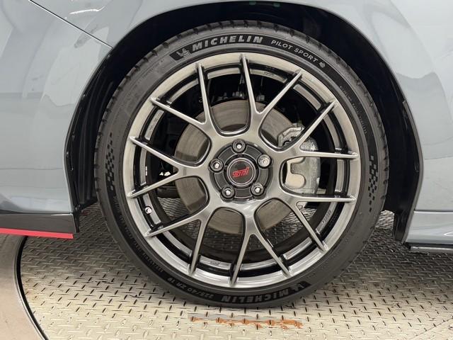 レヴォーグ ＳＴＩ　ＳＰＯＲＴ　衝突被害軽減ブレーキ　ドライブレコーダー　パワーバックドア　ＥＴＣ２．０　シートヒーター　Ｂｌｕｅｔｏｏｔｈオーディオ　ＵＳＢ接続　ＳＤナビ　バックモニター　パワーシート　１９インチアルミホイール（19枚目）