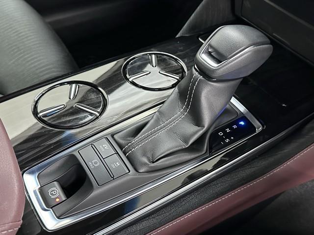 クラウンハイブリッド Ｓ　Ｃパッケージ　トヨタ認定中古車　衝突被害軽減ブレーキ　車検整備付　ドライブレコーダー　ＡＣ１００Ｖ電源　ＥＴＣ２・０　Ｂｌｕｅｔｏｏｔｈ対応　３６０°カメラ　ＬＥＤヘッドライト　メモリーナビゲーション　ＬＥＤ（12枚目）