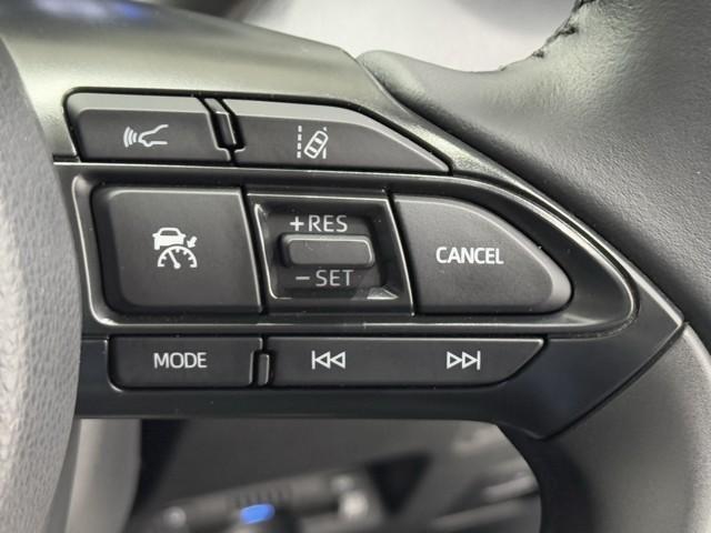 ヤリスクロス ハイブリッドＧ　ＴＳＳ　１００Ｖ　イモビライザー　バックモニタ－　記録簿有　エアコン　インテリキー　フルセグＴＶ　パワーウィンド　ワンオーナ　Ｗエアバック　オートクルーズ　メディアプレイヤー接続　キーフリー　アルミ（13枚目）