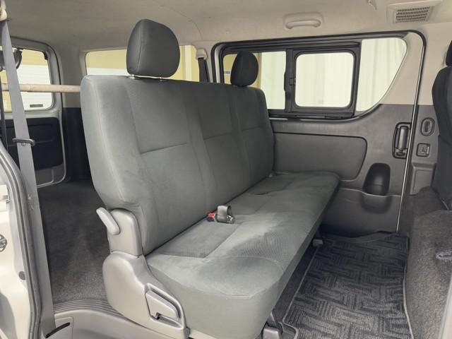 ハイエースバン ロングスーパーＧＬ　トヨタ認定中古車　運転支援機能　Ｂカメラ　ドライブレコーダー　フルセグテレビ　ＤＶＤ視聴可　キーレスエントリー　メモリーナビ　ＥＴＣ２．０　記録簿有　Ｂｌｕｅｔｏｏｔｈ　盗難防止装置　キーレス（18枚目）