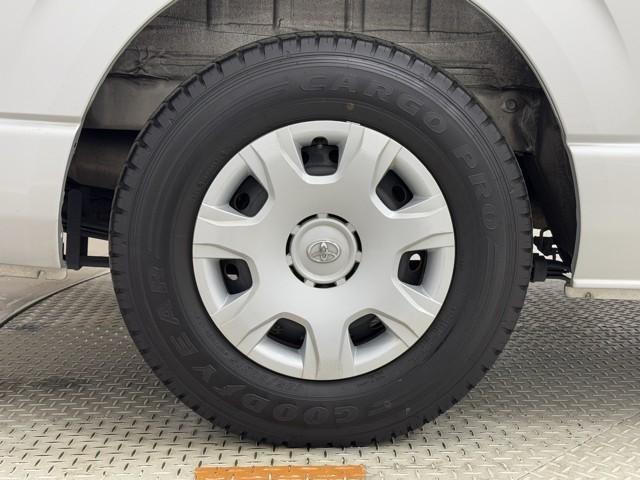 ハイエースバン ロングスーパーＧＬ　トヨタ認定中古車　運転支援機能　Ｂカメラ　ドライブレコーダー　フルセグテレビ　ＤＶＤ視聴可　キーレスエントリー　メモリーナビ　ＥＴＣ２．０　記録簿有　Ｂｌｕｅｔｏｏｔｈ　盗難防止装置　キーレス（21枚目）
