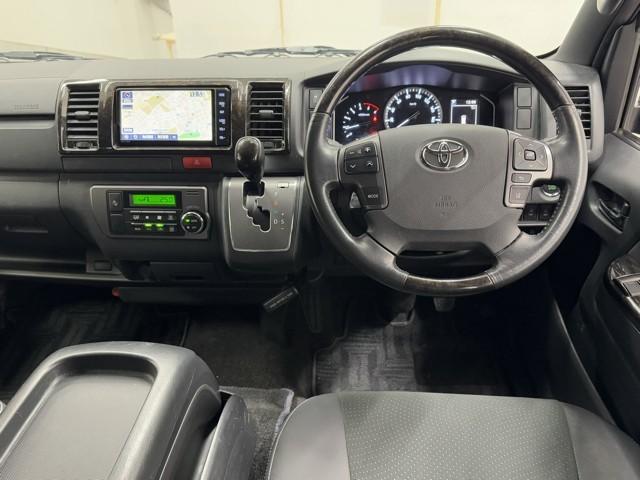 ハイエースバン スーパーＧＬ　ダークプライムＩＩ　トヨタ認定中古車　運転支援機能　衝突回避システム　純正ナビ　フルセグ　ドライブレコーダー　Ｂｌｕｅｔｏｏｔｈ　ドライブレコーダー付　スマートキー　ＬＥＤヘッドライト　両側スライドドア　ワンオーナー車（4枚目）