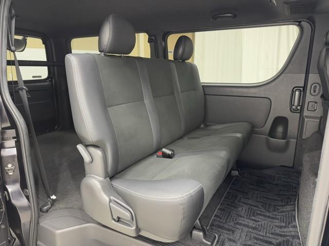 ハイエースバン スーパーＧＬ　ダークプライムＩＩ　トヨタ認定中古車　運転支援機能　衝突回避システム　純正ナビ　フルセグ　ドライブレコーダー　Ｂｌｕｅｔｏｏｔｈ　ドライブレコーダー付　スマートキー　ＬＥＤヘッドライト　両側スライドドア　ワンオーナー車（17枚目）