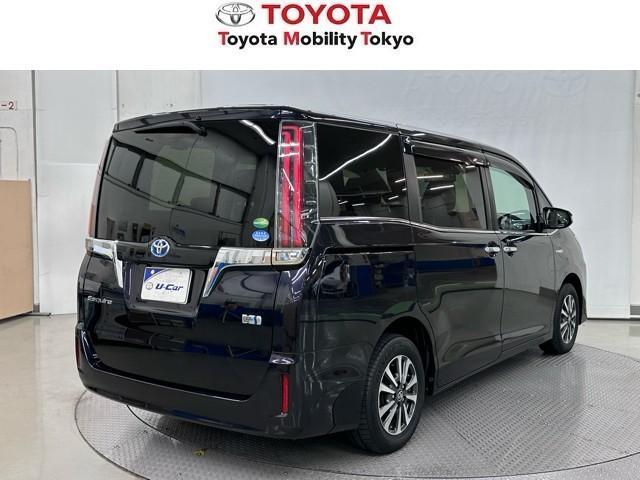 エスクァイア ハイブリッドＧｉ　プレミアムパッケージ　トヨタ認定中古車　運転支援機能　地上デジタル　衝突被害軽減　ＬＥＤヘッドライト　Ｂカメラ　スマートキー　メモリナビ　スマートキー　ドラレコ　ＤＶＤ再生　ＡＢＳ　３列シート　ＥＴＣ　両側スライドドア（4枚目）
