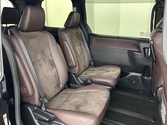 エスクァイア ハイブリッドＧｉ　プレミアムパッケージ　トヨタ認定中古車　運転支援機能　地上デジタル　衝突被害軽減　ＬＥＤヘッドライト　Ｂカメラ　スマートキー　メモリナビ　スマートキー　ドラレコ　ＤＶＤ再生　ＡＢＳ　３列シート　ＥＴＣ　両側スライドドア（19枚目）