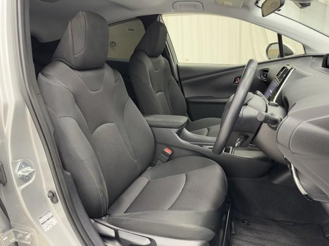 プリウス S トヨタ認定中古車 100V電源 DVD再生機能 運転支援機能 ESC スマートキ- 地デジ メモリーナビゲーション LEDヘッドライト ETC車載器 クルーズコントロール Bluetooth(17枚目)