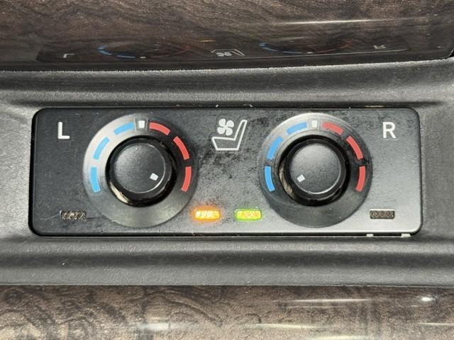 アルファードハイブリッド エグゼクティブラウンジＳ　トヨタ認定中古車　運転支援機能　ＬＥＤランプ　サンルーフ　ダブルエアコン　レザーシート　４ＷＤ　Ｂｌｕｅｔｏｏｔｈ　ＤＶＤプレーヤー　ドラレコ　スマートキー　電動シート　ＡＣ１００Ｖ（16枚目）