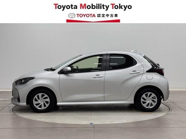 ヤリス Ｘ　トヨタ認定中古車　衝突被害軽減ブレーキ　全周囲カメラ　Ｂｌｕｅｔｏｏｔｈオーディオ　ＵＳＢポート　メディアプレイヤー接続　ドライブレコーダ　ＥＴＣ２．０　メモリナビ　スマートキーシステム　ＡＢＳ（5枚目）