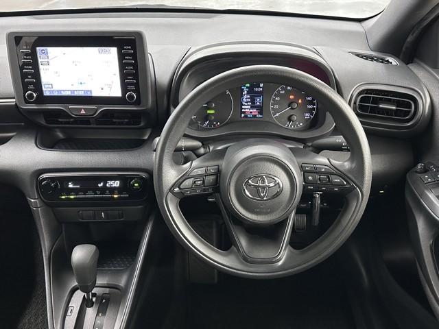 ヤリス ハイブリッドＸ　カーテンエアバッグ　イモビライザー　バックモニター　ワイヤレスキー　ＡＢＳ　ナビ　オートクルーズ　ミュージックプレイヤー接続可　Ｗエアバック　パワーウィンドウ　オートエアコン　ＥＴＣ　エアバック（4枚目）