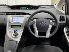 センターメーターです。メーターがセンターに有ると運転時、メーターへの視線移動が少なく済むので見易いですよ。 4