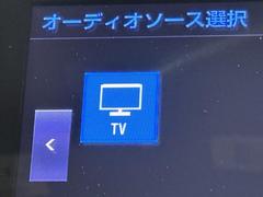 ＴＶが見れるチューナーを装備しています。　新しい車でも付いていないことで、ＴＶが見れない事も多々あるので要チェックです。 7