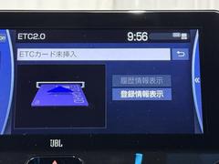 ナビ画面に連動したＥＴＣを装備しています。　過去に利用した利用料金も一目で分かって、とっても便利です。　ＥＴＣの抜き忘れ、挿し忘れも警告してくれるので安心ですね。 7