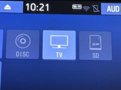 ＴＶが見れるチューナーを装備しています。　新しい車でも付いていないことで、ＴＶが見れない事も多々あるので要チェックです。 7