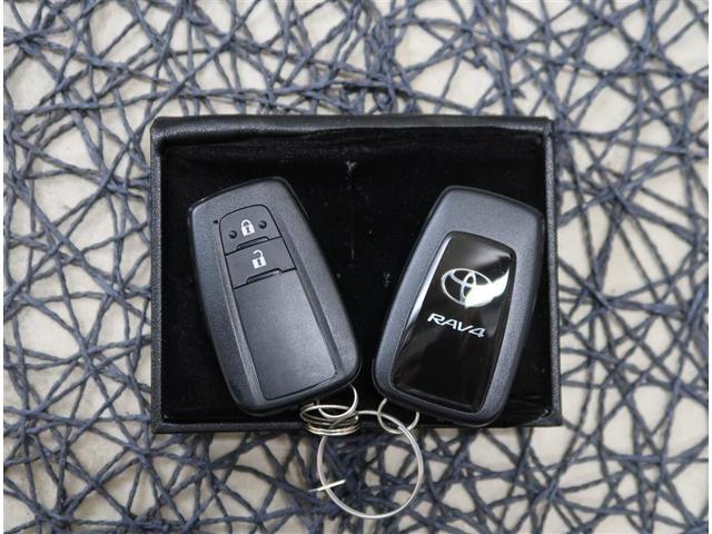 ＲＡＶ４ Ｘ　ＴＲＤ製エアロパーツ　衝突被害軽減　純正９型ナビ　レーダークルーズ　バックカメラ　ＥＴＣ２．０　Ｂｌｕｅｔｏｏｔｈ接続　フルセグＴＶ　ドラレコ　ＬＥＤヘッドライト　クリアランスソナー　オートハイビーム（18枚目）