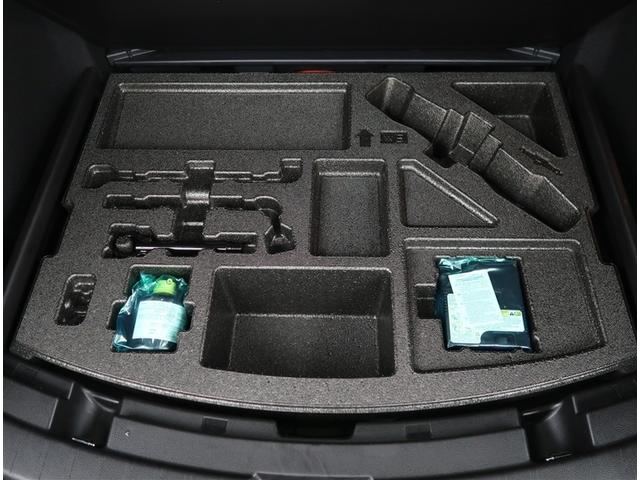 カローラツーリング ハイブリッド　ダブルバイビー　社用車　１０．５型ディスプレイオーディオ　バックカメラ　シートヒーター　ブラインドスポットモニター　レーダークルーズコントロール　クリアランスソナー　衝突被害軽減　オートハイビーム　ＥＴＣ２．０（19枚目）