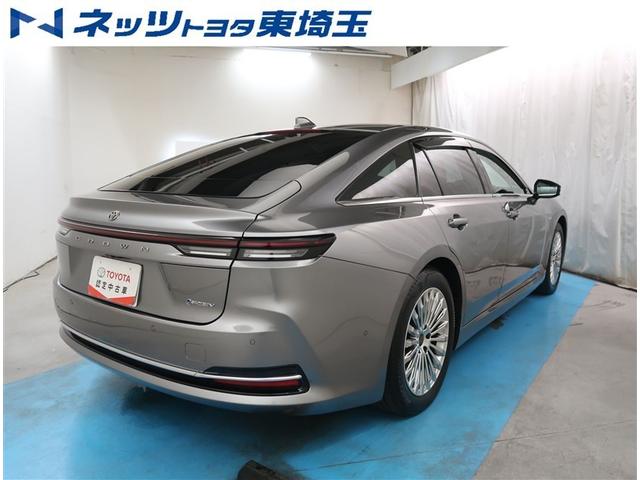 【リヤ】ハンズフリーパワートランクリッド（挟み込み防止機能付）が付いています。