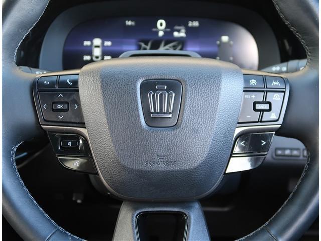 【機能】ステアリングにはオーディオ操作が可能なスイッチやクルーズコントロール、ヒーター機能が付いています。