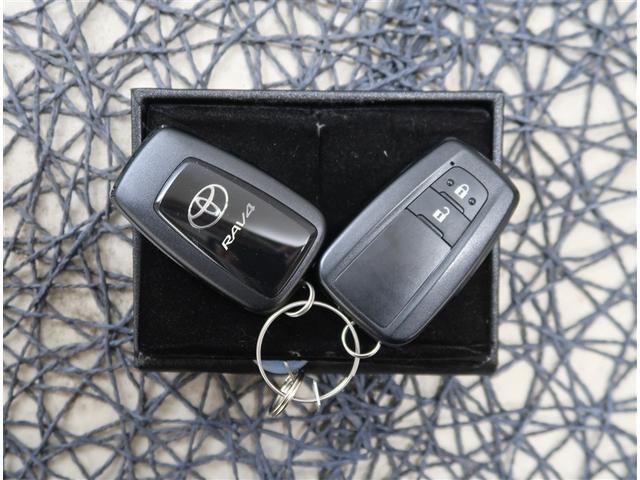ＲＡＶ４ Ｘ　モデリスタ製フロントスポイラー付き　ＳＤナビ　衝突被害軽減　ＥＴＣ　レーダークルーズ　コーナーセンサー　車線逸脱警報　ＬＥＤヘッドライト　オートライト　オートエアコン　スマートキー　電動格納ミラー（12枚目）